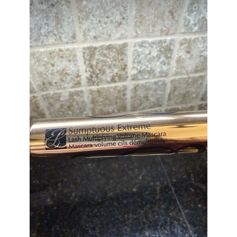 Estee Lauder Sumptuous Extreme‎ Lash Multiplying Volume Mascara~ Extreme Black
